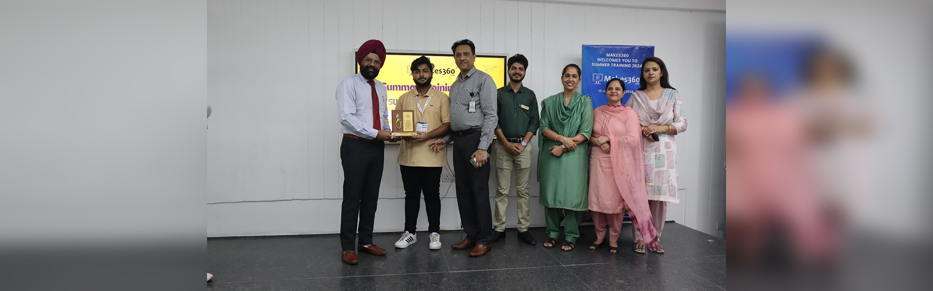 CSE Student received the Super Achiever Award, organized by Makes360 